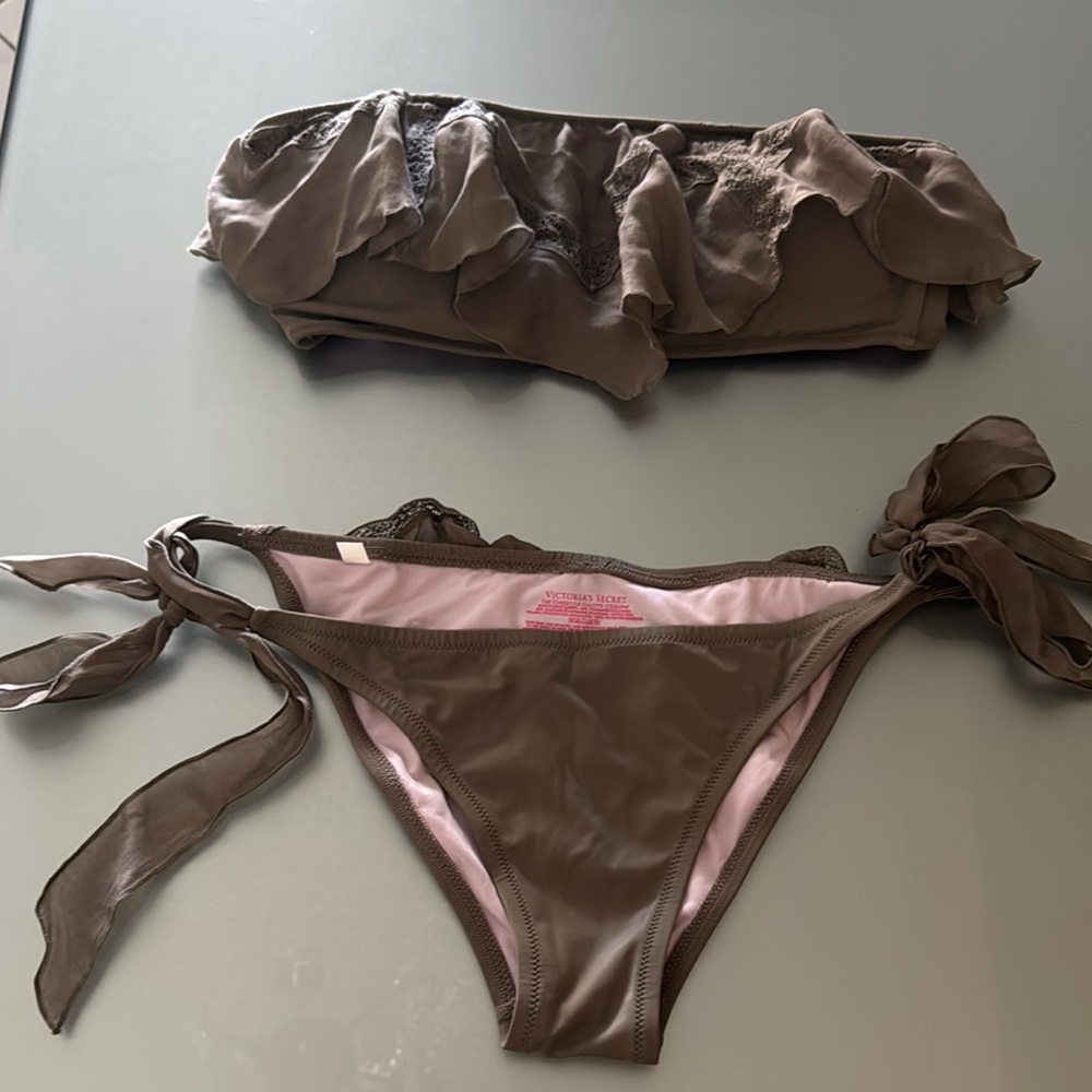 Victoria's Secret Taupe Ruffle Bikini Top - Picture 4 of 15